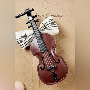 Violin hair clip 4” long x 2” wide NWT